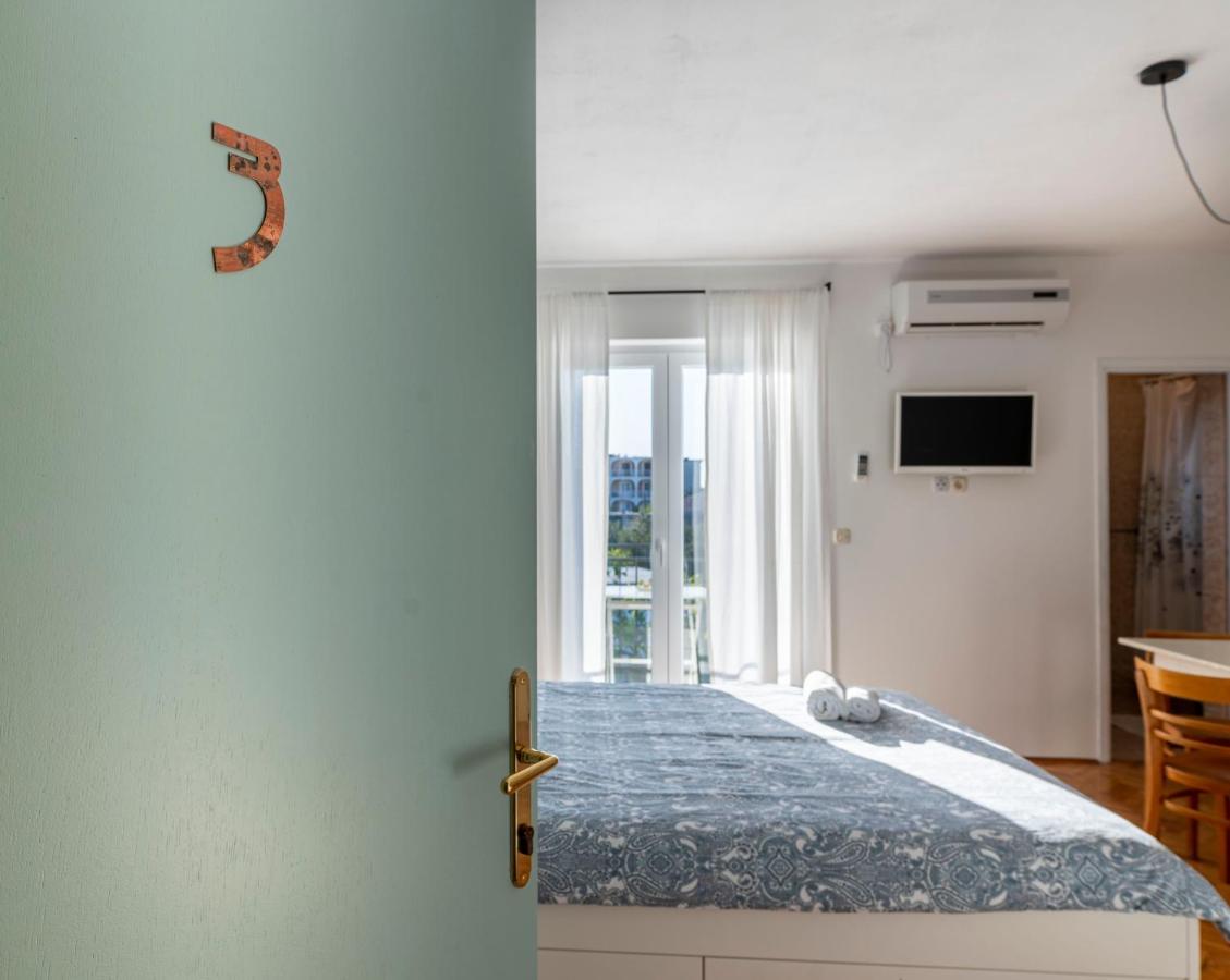 Charming Tale Apartments Modun19 Pirovac Habitación foto